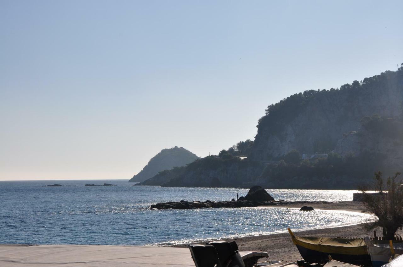 Una Spettacolare Vista Mare - Casa Con Jacuzzi Bergeggi Zewnętrze zdjęcie